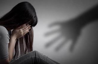 軍人兼職刺青師！店內硬上女網友  她全身赤裸躲床角