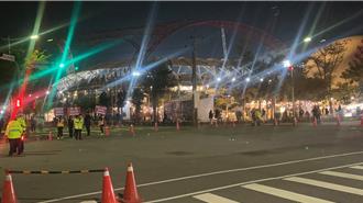 建筑工地居高临下「爽听五月天开唱」 画面曝光！