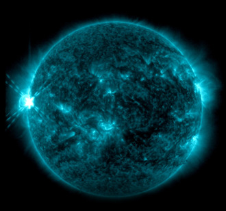 元旦太陽閃焰大爆發 鄭明典曬2圖「璀璨如寶石」