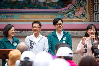 赴鳳山固立委票 蔡英文坦言：快畢業心情不錯