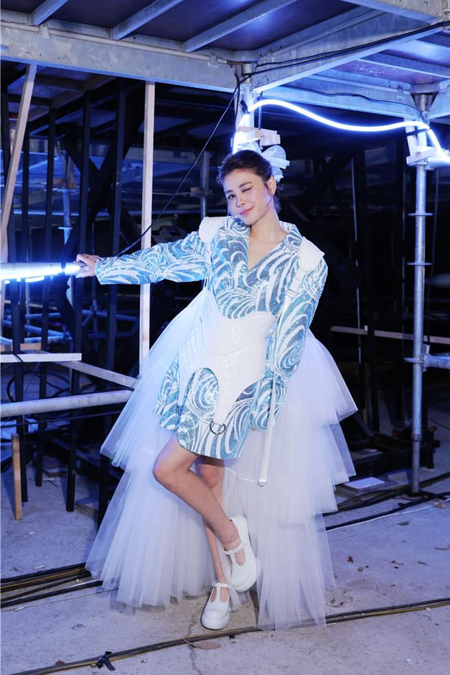 宇珊的服裝特美，選擇台灣設計師品牌簡國彥的作品。（經紀人提供）