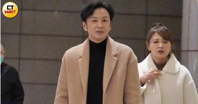 新婚夫妻檔张书伟和谢京颖十指紧扣，让本刊等到一波放闪。（图／本刊摄影组）