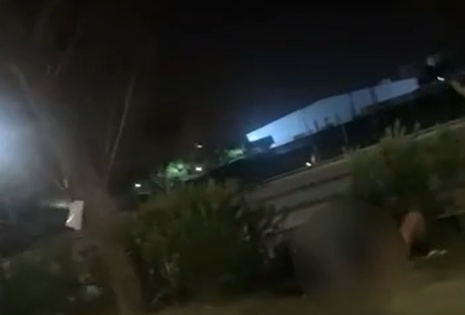 有女网友目击台中某公园「女上男下」，笑称「野战部队很精实」。（图／翻摄自脸书爆料公社二社）