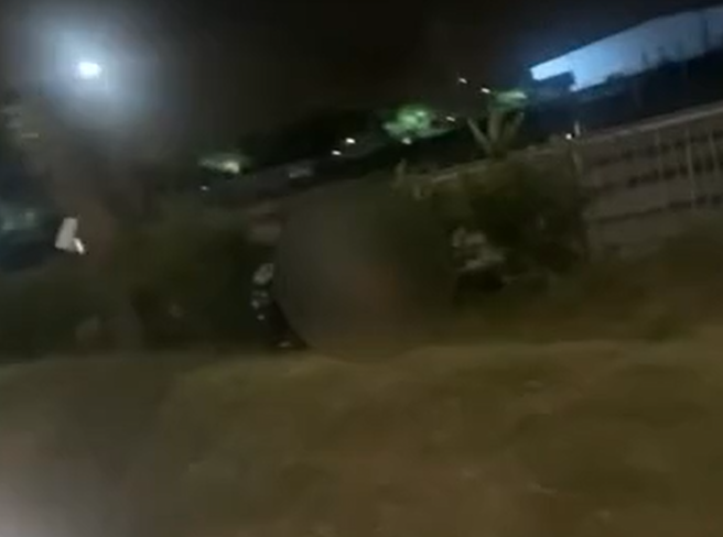 有女网友目击台中某公园「女上男下」，笑称「野战部队很精实」。（图／翻摄自脸书爆料公社二社）