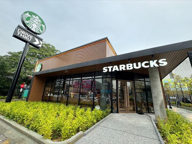 星巴克2日限時9小時，指定飲品享買1送1。（星巴克提供／朱世凱台北傳真）