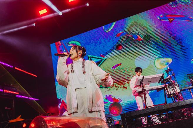 日本超人气团体YOASOBI。（StreetVoice街声提供）