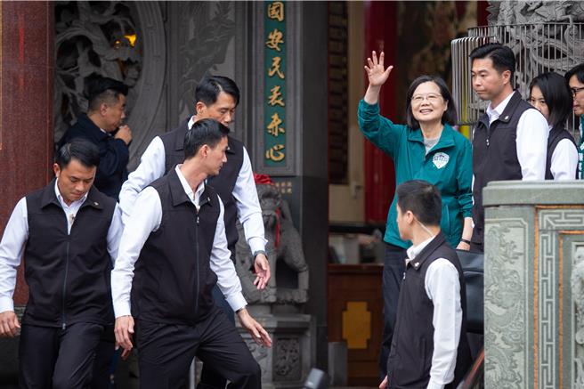 蔡英文強調，當總統的壓力很大，但她今年5月就要「畢業了」，心情不錯。（袁庭堯攝）