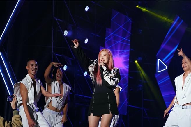 Mavis玛菲司跨年夜连赶台北、桃园2场演出。（HaloMavis国际连线提供）