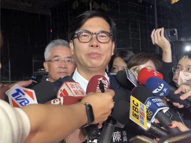 高雄夢時代跨年晚會意外爆出「有人亮刀」的驚悚插曲，引發各界議論，經過警方調查，發現是「原子筆烏龍案」，高雄市長陳其邁在臉書上發文說明相關狀況。（資料照片）