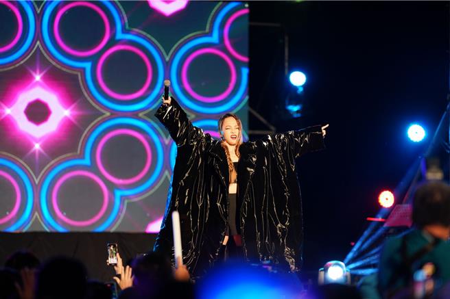 李圣杰跨年在清境农场与大家度过2023最后一天。（华纳音乐提供）