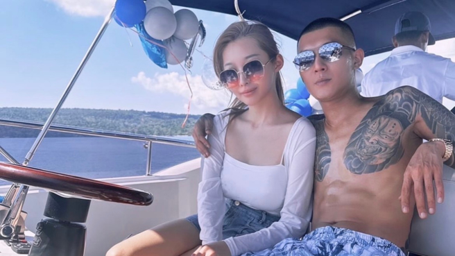 凤梨和秘书女友欧菈感情稳定，经常公开放闪。（图／翻摄IG @dj__ola）