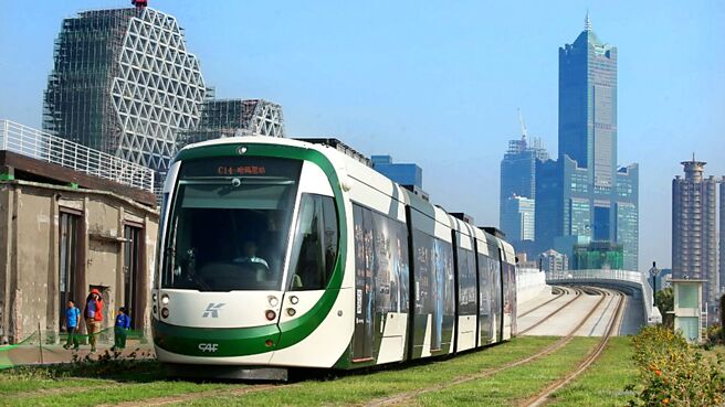 高雄市政府发行永续债报捷，首募资金达20亿元，将用于推动绿色经济转型，提供一个安全的投资管道，让有意善尽企业社会责任的投资人共同参与，引进民间资金投入环境永续建设上。图／本报资料照片