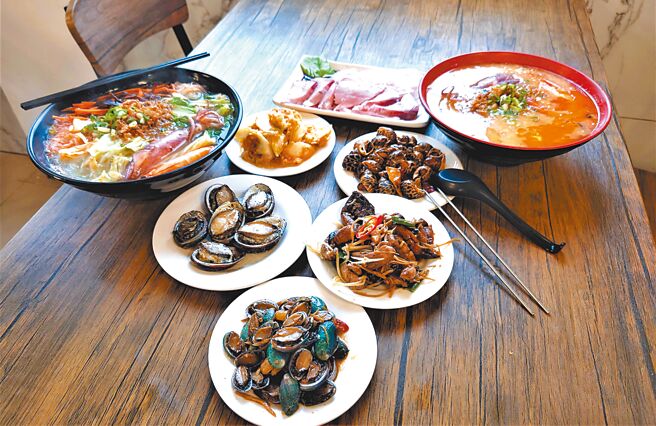 新北市漁業處歡迎民眾元旦到東北角旅遊，除了欣賞極東點日出，還能品嚐貢寮鮑料理。（新北市漁業處提供／呂健豪新北傳真）