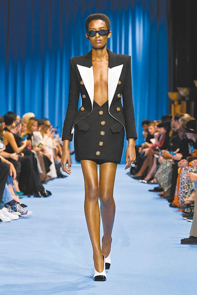 BALMAIN「Power Suit」風格的女強人套裝。（BALMAIN提供）