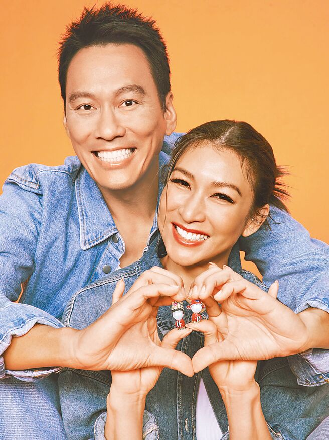 演藝圈模範夫妻艾力克斯（左）和李詠嫻結婚逾20年，受邀代言JHENG珠寶更有說服力。（JHENG提供）