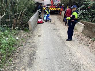 6旬妇机车双载莫名摔产业道路旁 溺毙2米深溪水