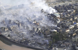 影》日強震釀近50死！「千年早市」燒成廢墟 惡火毀200建築