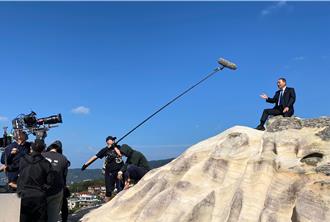 侯友宜拍攝競選廣告 熱情山友巧遇全入鏡當臨演