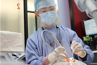 中年男全口牙齦腫脹被嚇壞 竟是高血壓藥引起「這病症」