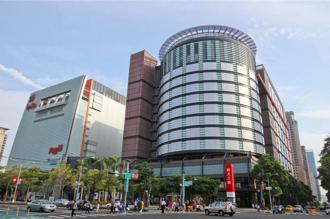 台中新光三越与大远百 2023年蝉联全台百货「店王」与「店后」