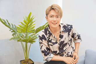 王燦期待桃花開 許願曬6塊肌