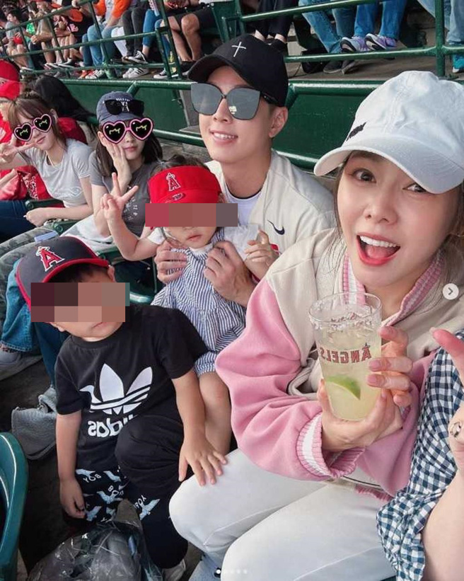 白家绮和吴东谚结婚5年，婚后两人育有一子一女家庭幸福，而白家绮前段婚姻也有两个女儿。（图／翻摄自吴东谚脸书）