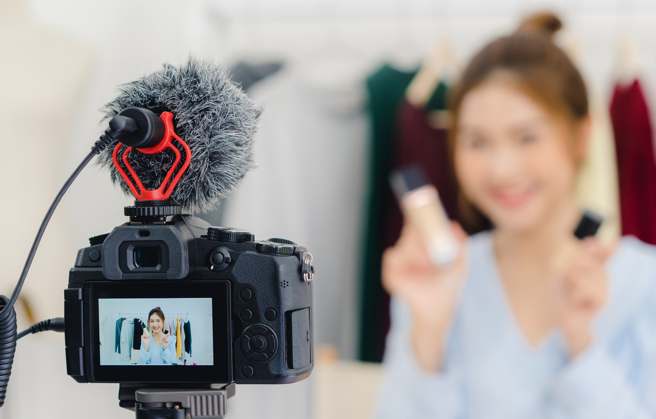 大陆20多岁网红欧可爱车祸溺水身亡。（示意图／shutterstock）