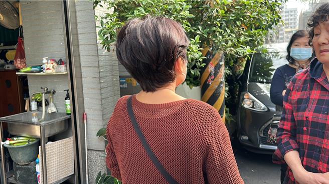 前职棒球星张志家惊传猝逝，其母受访时难掩悲伤之情。（冯惠宜摄）