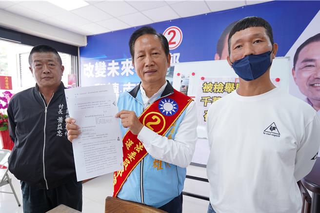 鄭俊雄（中）表示，浮濫檢舉不僅造成民怨，更有執法的警察反遭檢舉人指揮的感覺，若當選將檢討道路交通管理處罰條例第7-1條規定，解決現今檢舉亂象。（吳建輝攝）