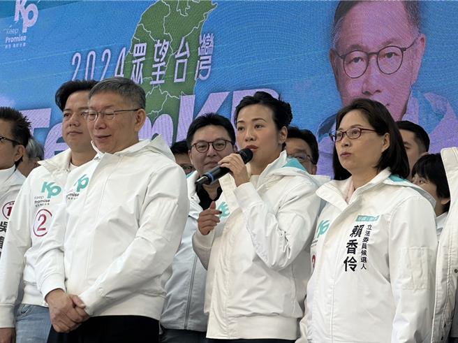 副总统辩论会昨落幕，民眾党副总统候选人吴欣盈今在全台大车扫记者会受访时自豪表示自己有回答所有的问题，辩论「我是第一名」。（杨亚璇摄）