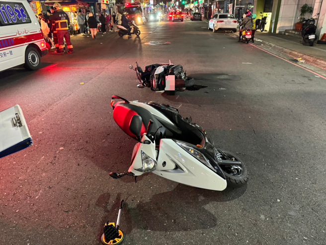 警方获报后，在事故现场依规定测绘纪录。（图 / 刘咏韵翻摄）