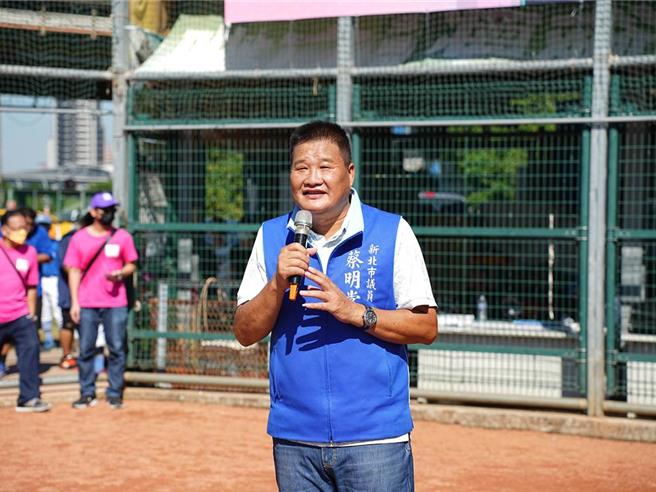 一手成立穀保家商棒球隊的蔡明堂，對於昔日子弟兵猝死感到不捨，評價他是「棒球界的瑰寶」。（本報資料照）