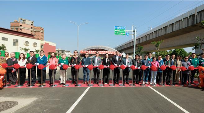 新竹县市交界的高铁桥下联络道延伸至竹科第一期工程2日正式完工通车。（新竹市政府提供／陈育贤新竹传真）