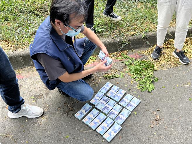 刑事局中部打击犯罪中心2日表示，去年查获一起诈骗集团，在逃党羽另起炉灶，去年底再发动2波缉捕行动，逮捕洪等6人，查扣现金268万余元等赃证物，初步清查出6名被害人共被骗走6000多万元，检方讯后，声押洪等6人获准。（警方提供／陈淑芬台中传真）