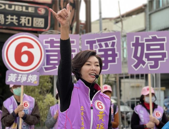 國民黨宜蘭立委候選人黃琤婷在縣內各鄉鎮路口同步直播串聯拜票。 （黃琤婷競選辦公室提供／吳佩蓉宜蘭傳真）