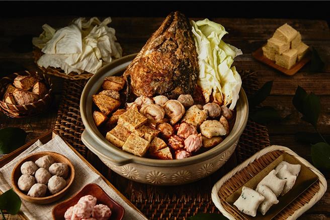 过年期间市场休市，饭店同步推出冷冻宅配年菜，方便民眾过年在家享用，照片为砂锅鱼头。（图／台北新板希尔顿酒店）