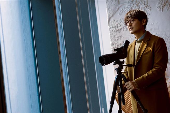 宋洋則飾演周冬雨的合夥人何言。（iQIYI國際版提供）