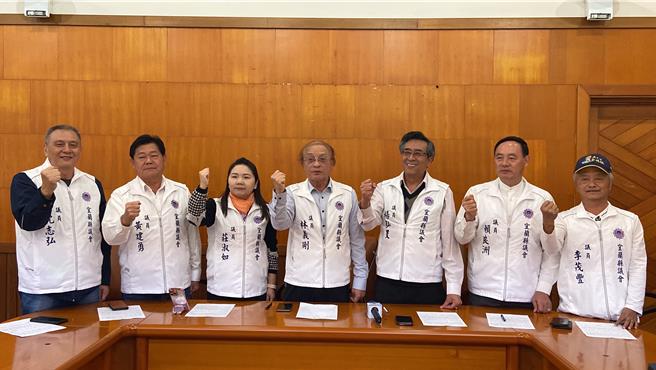 宜蘭縣國民黨黨團今下午開記者會，全力固票、催票及搶票。（吳佩蓉攝）