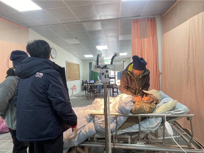 南投县政府即日起至2月29日执行合欢山雪季勤务，假日派遣医护人员驻站，提供医疗服务。（南投县政府提供／杨静茹南投传真）