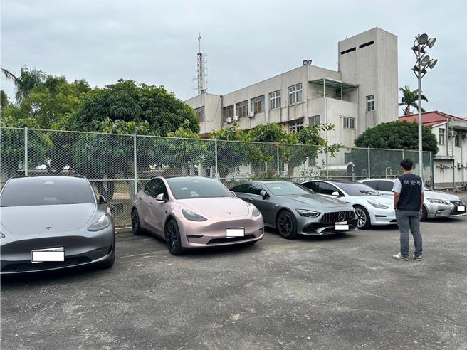 雲林縣調查站發現以林姓男子為首的詐騙集團，以放貸中小企業為名共吸金逾65億元，用來購買豪宅、名車，2日調查站表示案經台中地檢署偵辦，向法院申請聲押禁見林男獲准，名下6000多萬元房產遭扣押。（雲林縣調查站提供／張朝欣雲林傳真）