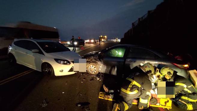 新北市瑞芳区台2线76.5公里处发生一起严重车祸。（翻摄画面）