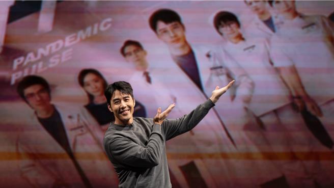 胡宇威畅聊演出《打怪任务》过程。（大爱电视台提供）