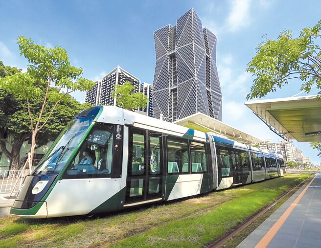 中鋼統包工程團隊展現高效率與高執行力，助力高雄輕軌捷運順利「成圓」。圖／業者提供