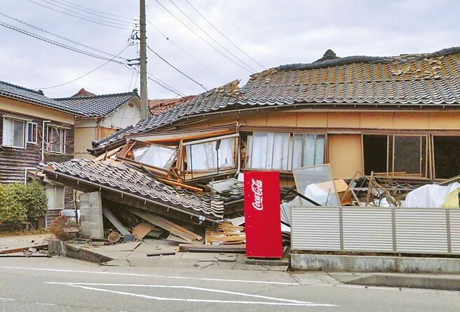 日本石川县能登半岛发生芮氏规模7.6级地震，多地民房倒塌；气象厅一度发布大海啸警报。（新华社）