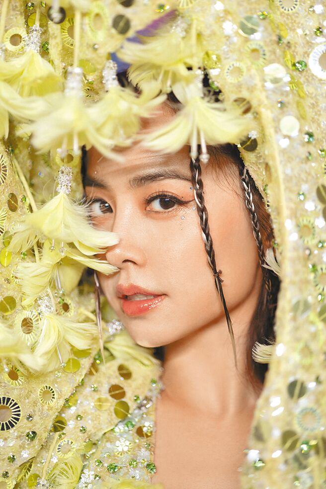 蔡依林穿Valentino 2022秋冬高訂蘋果綠花俏戰袍。（凌時差提供）