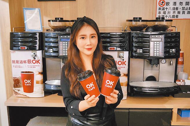 OKmart开工日当天OKcafe大杯庄园级美式／拿铁同品项买2送2。（OKmart提供）