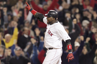 影》48歲紅襪傳奇老爹當4寶爸！ 性別趴「揮棒落空」出糗