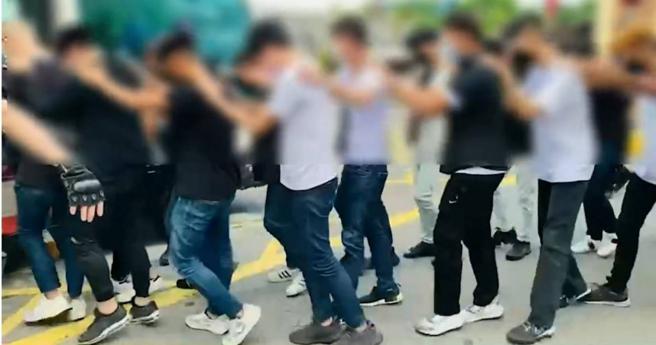 黑帮看准少年「敢衝、好用又罚得轻」，不成熟的孩子成为黑帮「会咬人的免洗筷」。（示意图／翻摄画面）