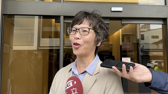 民眾党台中一选区立委候选人蔡壁如，上午参加公办电视政见会时抨击对手10几年都不做事。(林欣仪摄)