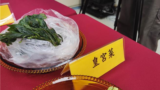 据消基会今天公在于传统市场选择数种标示「有机」或「有机」农产品，却有部分品项农药残留甚至超过《农药残留容许量标准》，甚至验出7农药超标、危险商和（危险指数）达2017，涉及非有机农产品标示有机农产品，最重可处60万元罚锾。（林良齐摄）